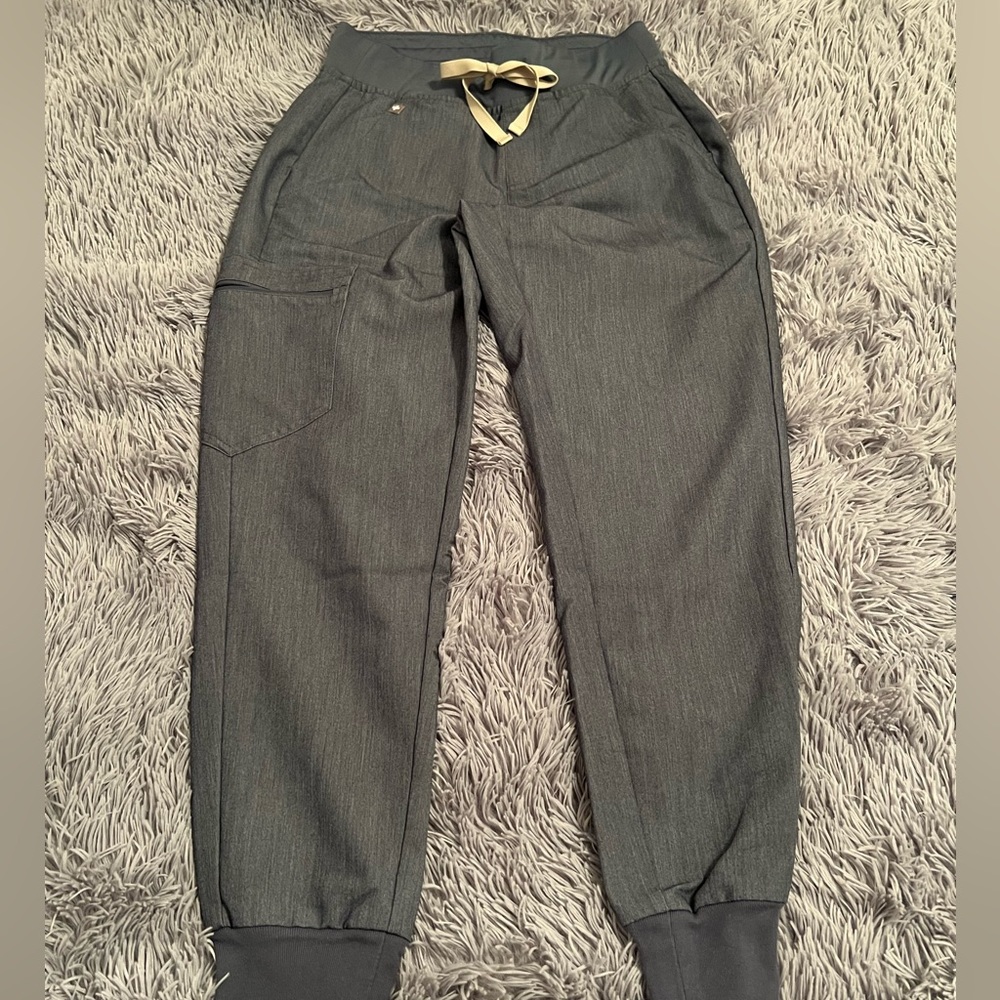 Figs Graphite - image 2